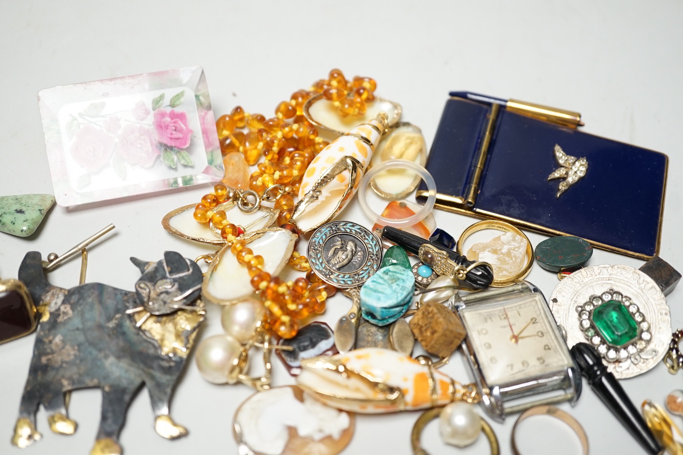 A collection of mixed costume jewellery.